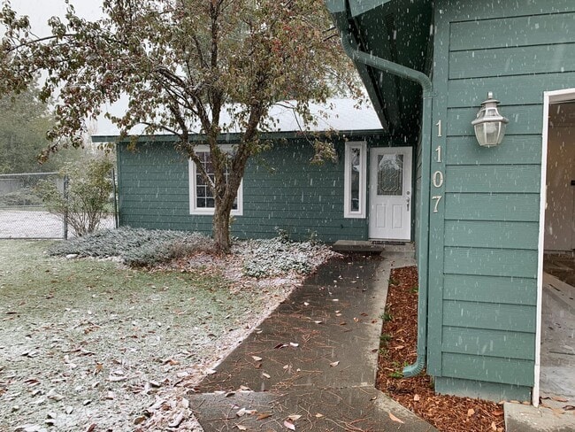 Building Photo - Post Falls Rancher