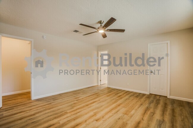 Building Photo - !!!!WOW PRICE INPROVEMENT JUST IN TIME FOR...