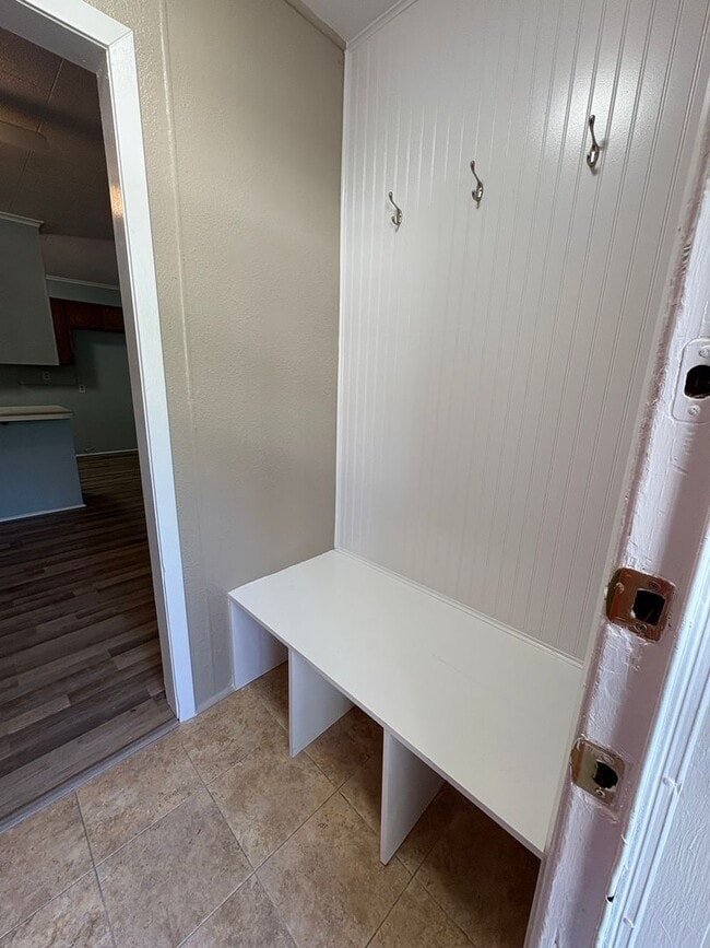 Building Photo - Gorgeous 4 bedroom/1 bath with Central Air and Heat!