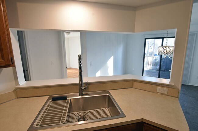 Building Photo - Shelby Township-2 Bedroom Duplex with Basement, Deck & Attached Garage