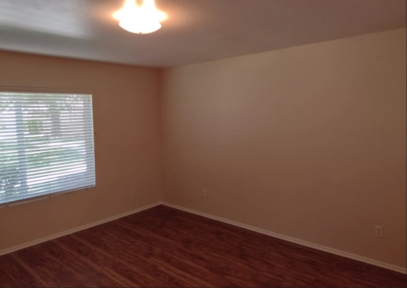 Building Photo - 11541 Park Ln