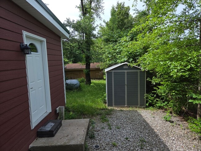 Building Photo - 2 bd, 1 ba house, just north of Columbia off of Route B, many updates, 1 acre lot