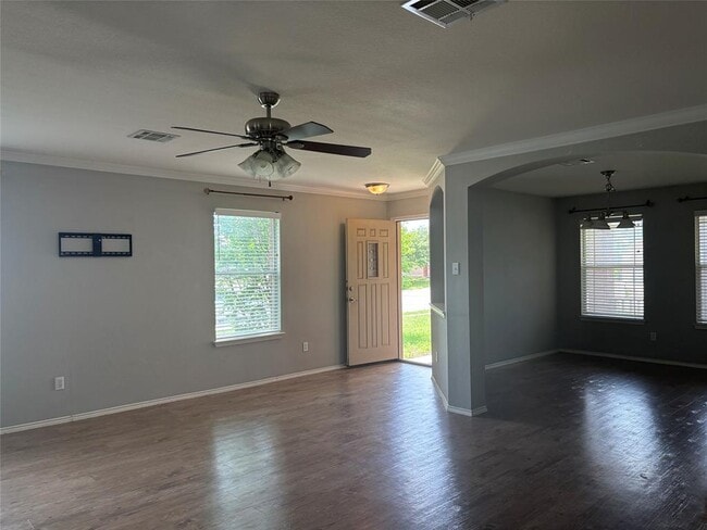 Building Photo - 1034 W South St