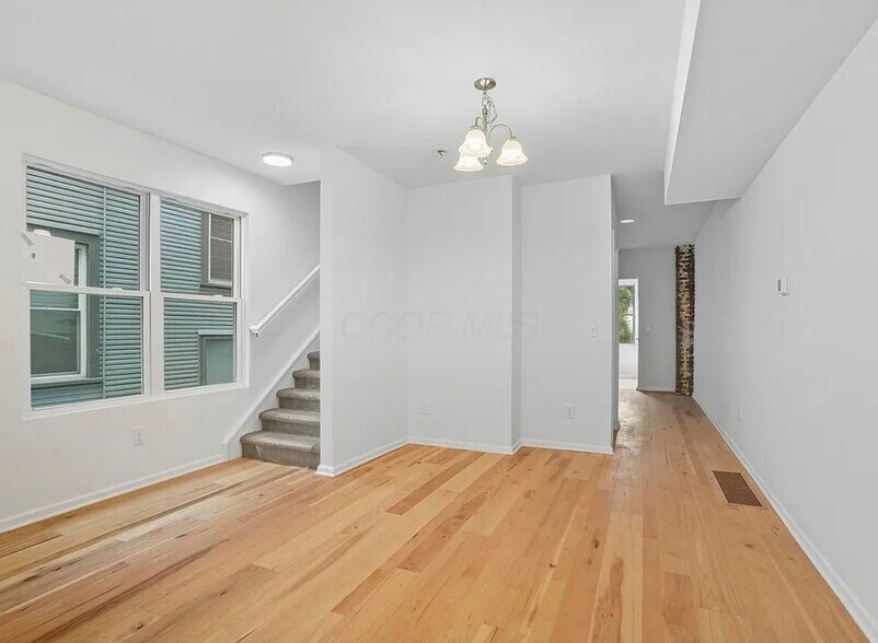 Building Photo - 782 Seymour Ave