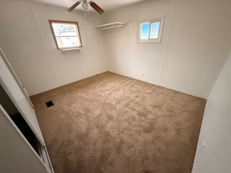 Building Photo - 3601 E Wyoming Ave