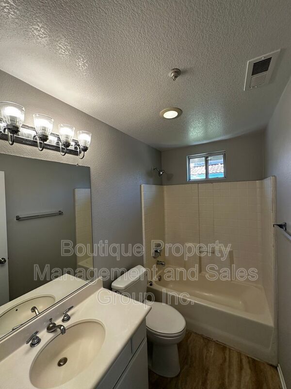 Building Photo - 1455 E Holcomb Pl