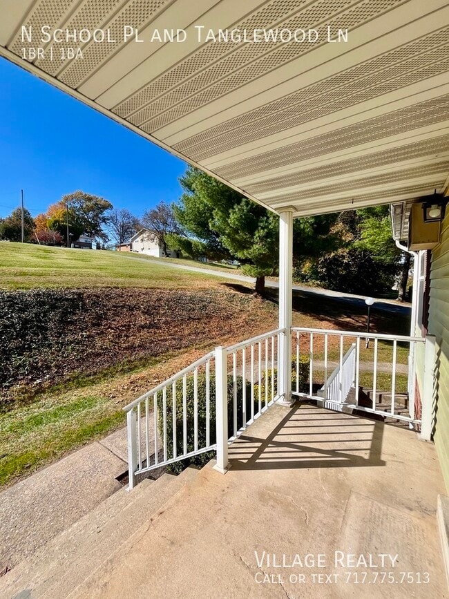 Building Photo - 335 N School Pl