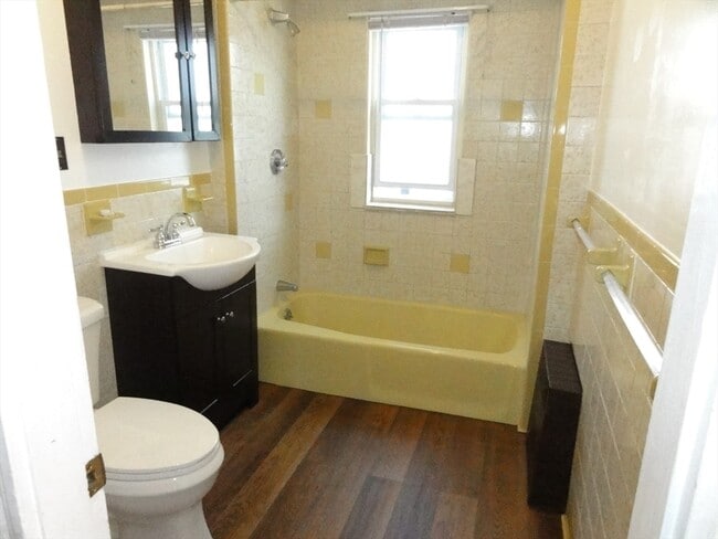 Building Photo - 130 Vernal St