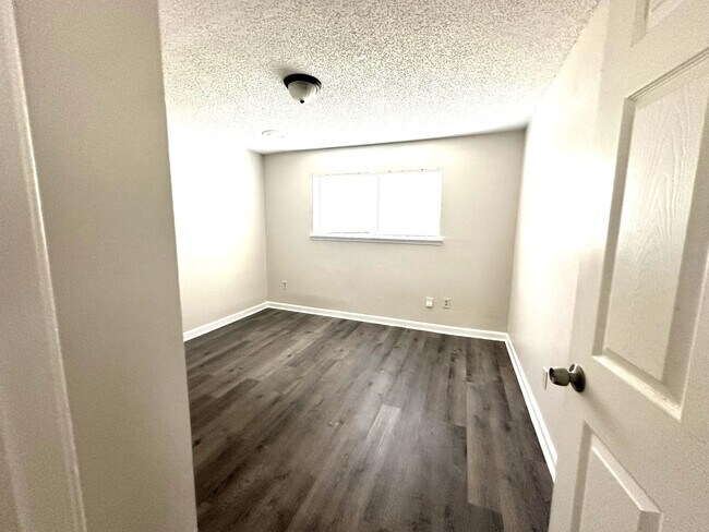 Building Photo - 4234 Willow Beach Dr