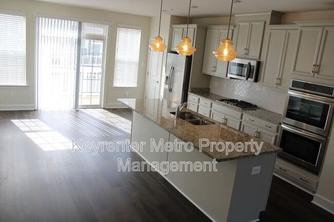Building Photo - 2736 Pinebrook Rd