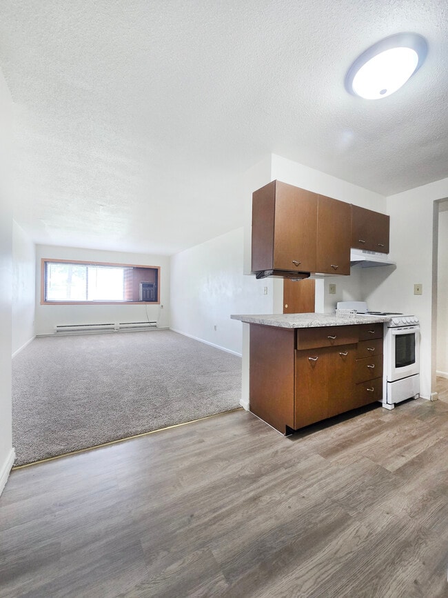 Building Photo - 502 13th St SE