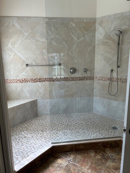 Building Photo - 384 Pindo Palm Dr