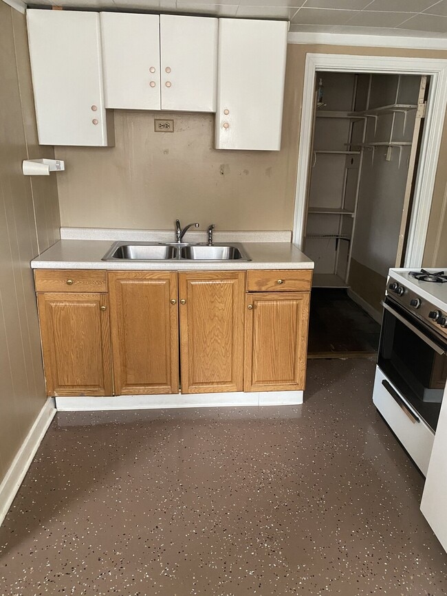 Building Photo - 502 Green Street