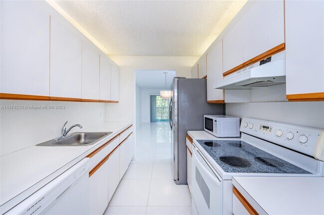 Building Photo - 1251 SW 125th Ave