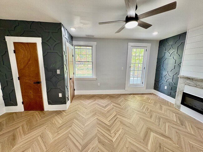 Building Photo - 5616 Phillips Ave