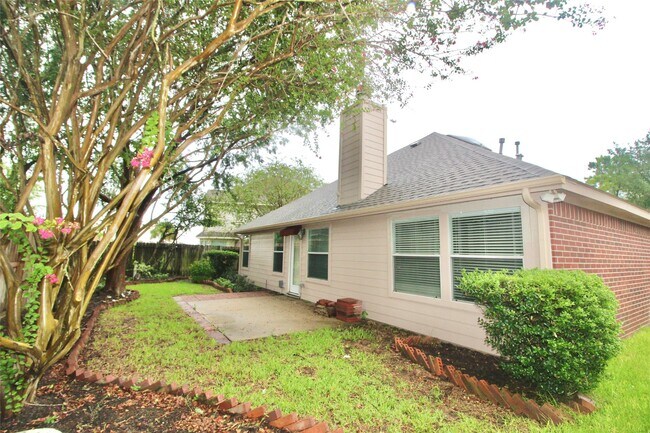 Building Photo - 915 Rock Springs Dr