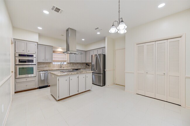 Building Photo - 12307 Rocky Knoll Dr