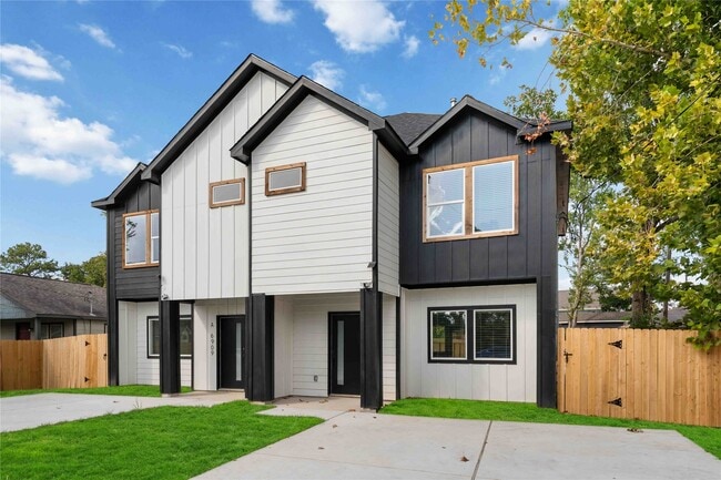 Building Photo - 6909 S Hall St