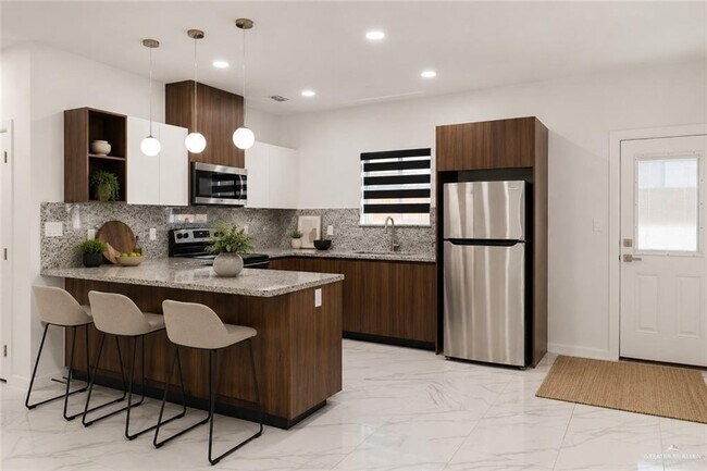 Building Photo - 9 Rosewood Ln