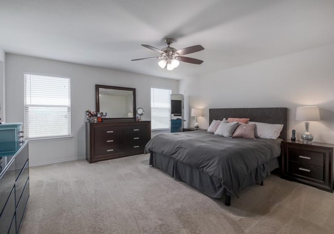 Building Photo - Wonderful 3 Bedroom Home in Coveted Crystal Crossing!