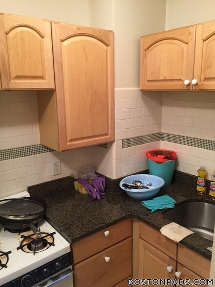 Building Photo - 171 Hemenway St