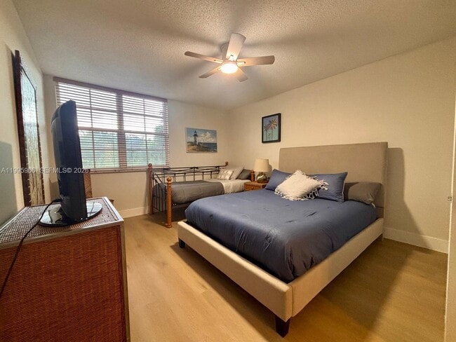 Building Photo - 19801 E Country Club Dr