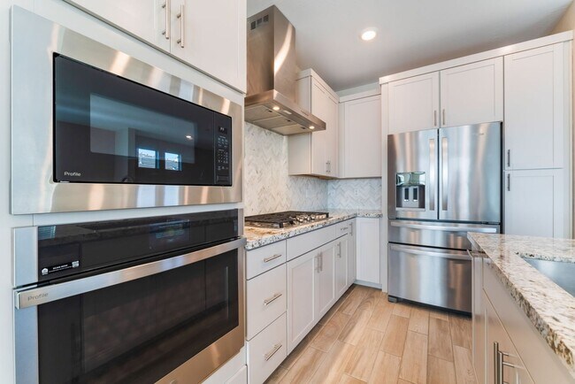 Building Photo - A Meticulously Upgraded Townhouse  *Age Restricted 55+
