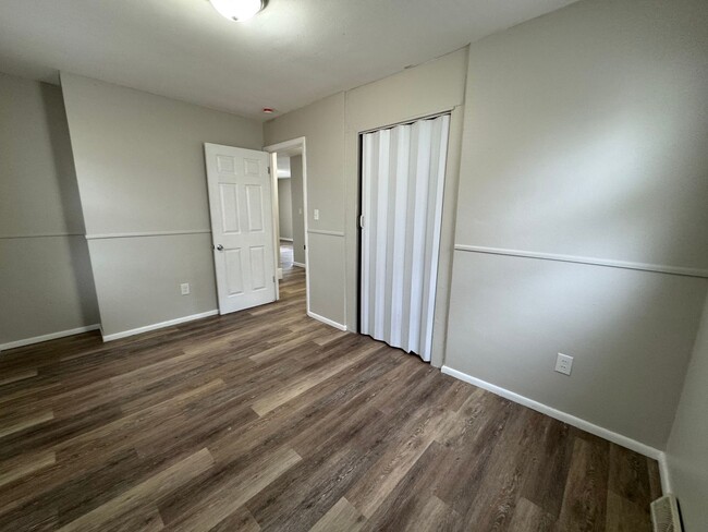 Building Photo - Cozy 3 Bed, 1 Bath Home with Main Floor La...