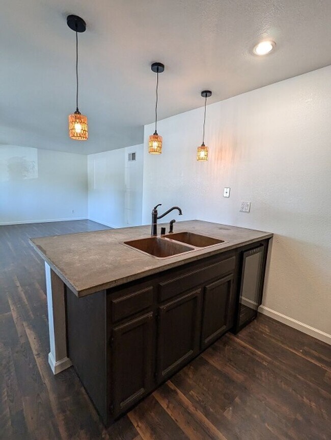 Building Photo - 2 Bedroom-1 Bathroom Condo in Santee (Tras...