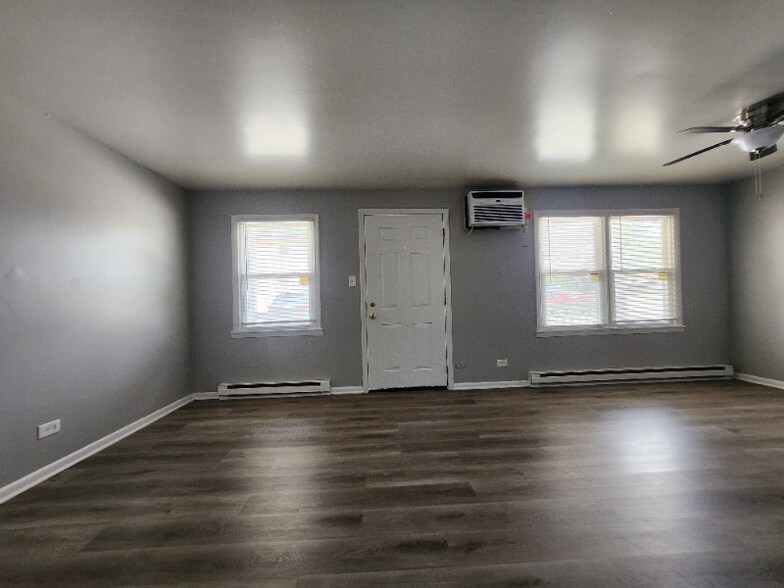 Building Photo - 474 W 14th Pl