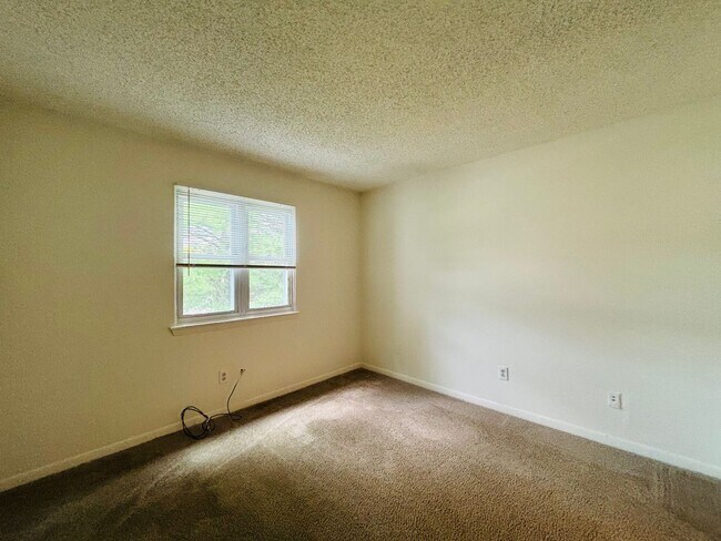Building Photo - 1315C Henry Ln