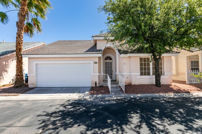 Building Photo - SW BEAUTY*2 BEDROOMS*OPEN FLOORPLAN*COMMUNITY POOL, GATED*CHECK THIS HOME OUT TODAY!