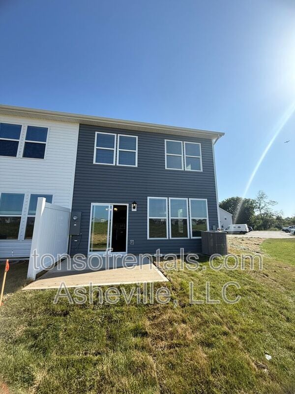 Building Photo - 216 Vly Breeze Rd