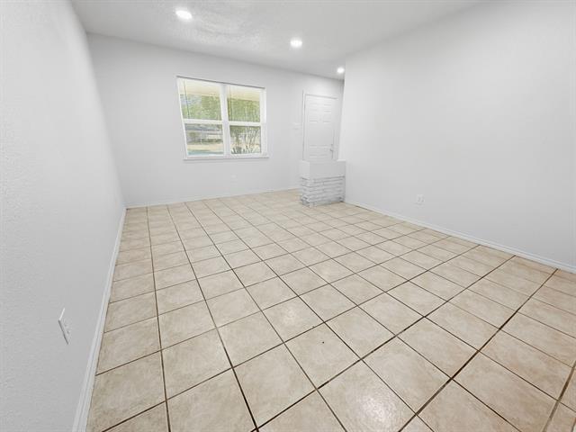 Building Photo - 2120 Vickie Dr
