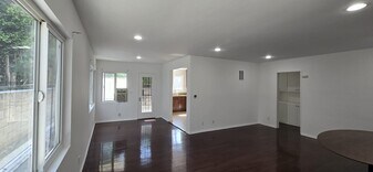 Building Photo - 361 N Hayworth Ave