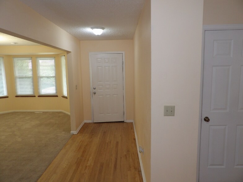 Building Photo - 3830 Gingham Way