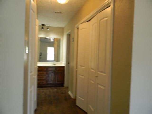 Building Photo - 809 Windcrest Dr