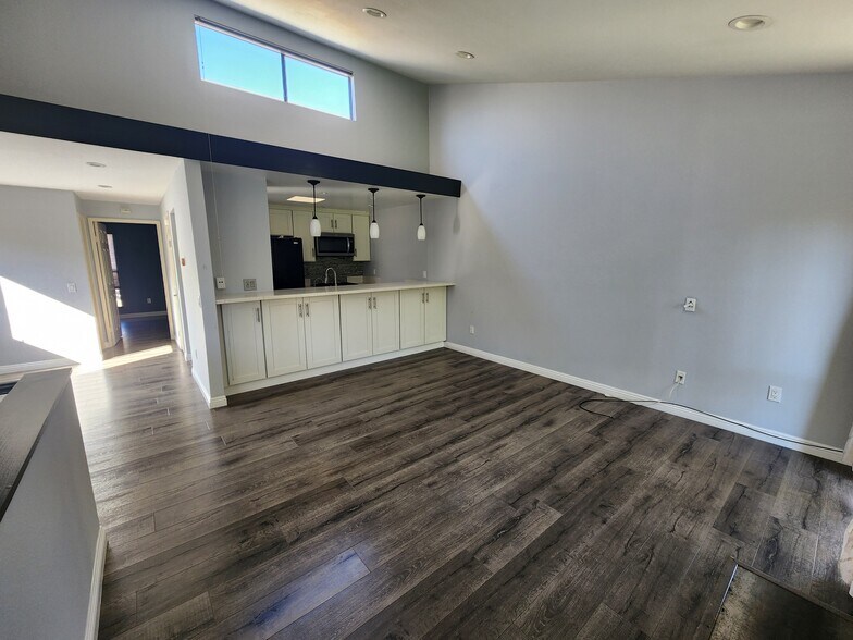 Building Photo - 11107 Arminta St
