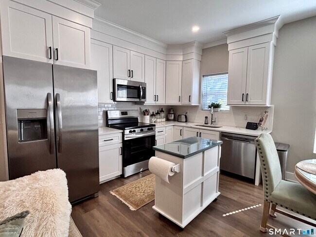 Building Photo - 5 N Salem Rd