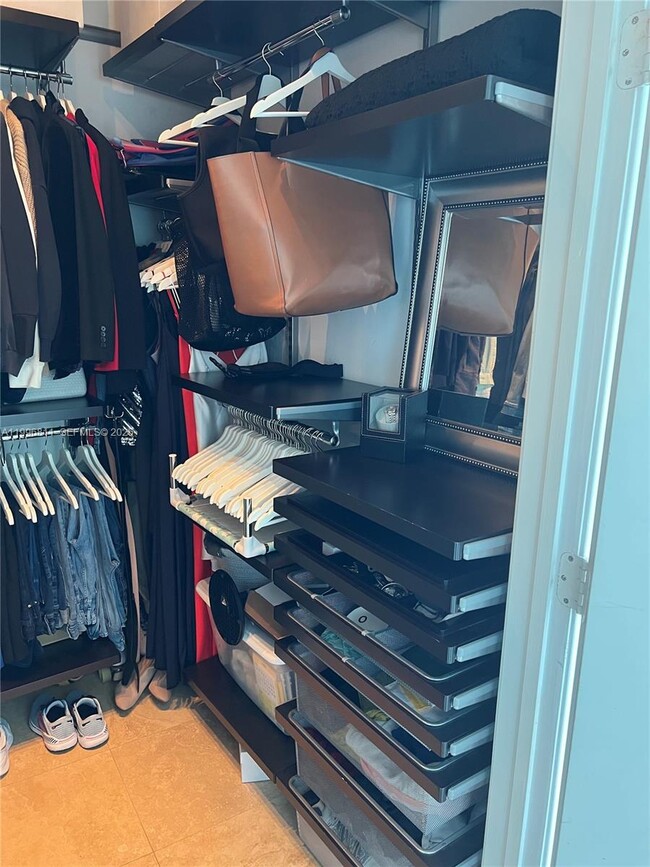 Building Photo - 601 NE 36th St