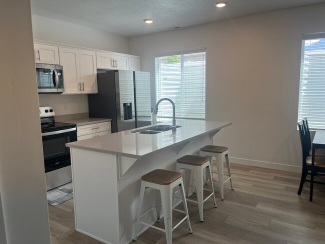 Building Photo - 961 S 950 W