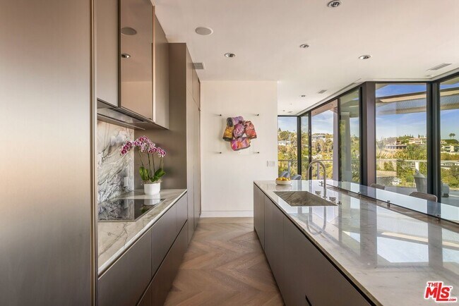 Building Photo - 9405 Sierra Mar Pl