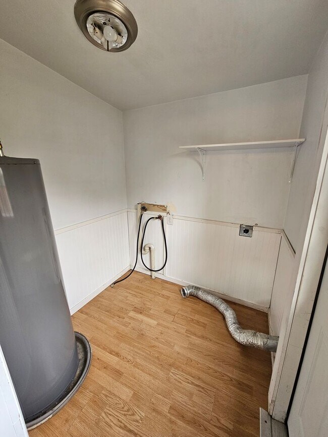 Building Photo - 2206001