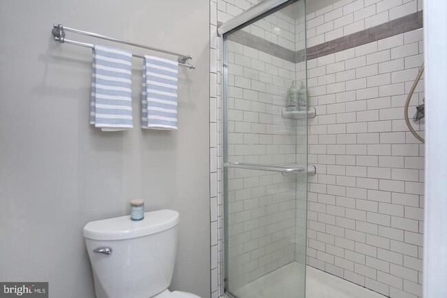 Building Photo - 207 Lauriston St