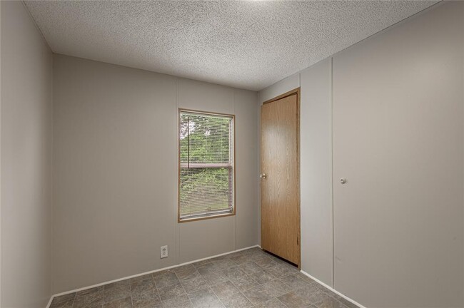 Building Photo - 1345 FM 405 Rd