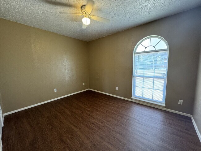 Building Photo - Comfortable 3/2 house in West Lubbock