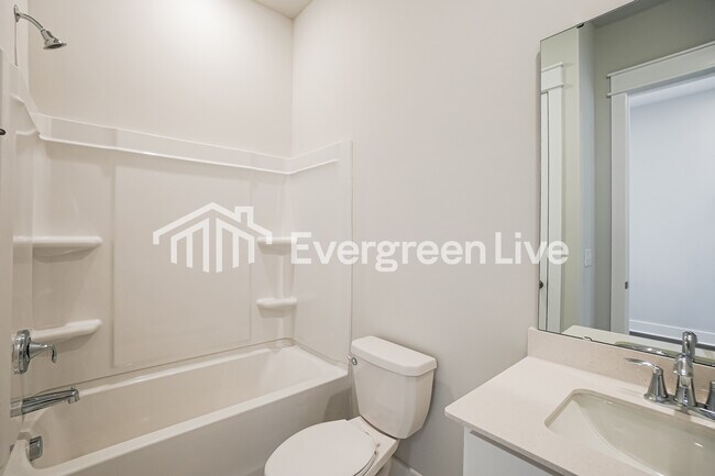 Building Photo - 130 Bloomsbury St