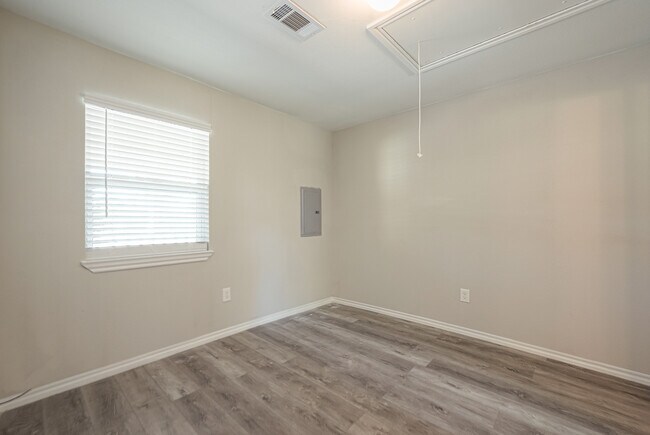 Building Photo - 1547 Garden Rd