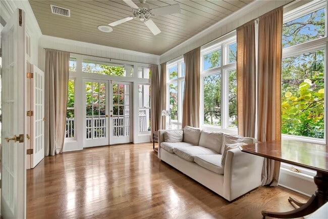 Building Photo - 6220 Bayshore Blvd