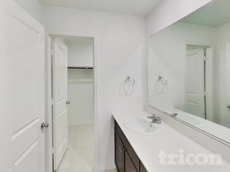 Building Photo - 2602 Vavra Ln
